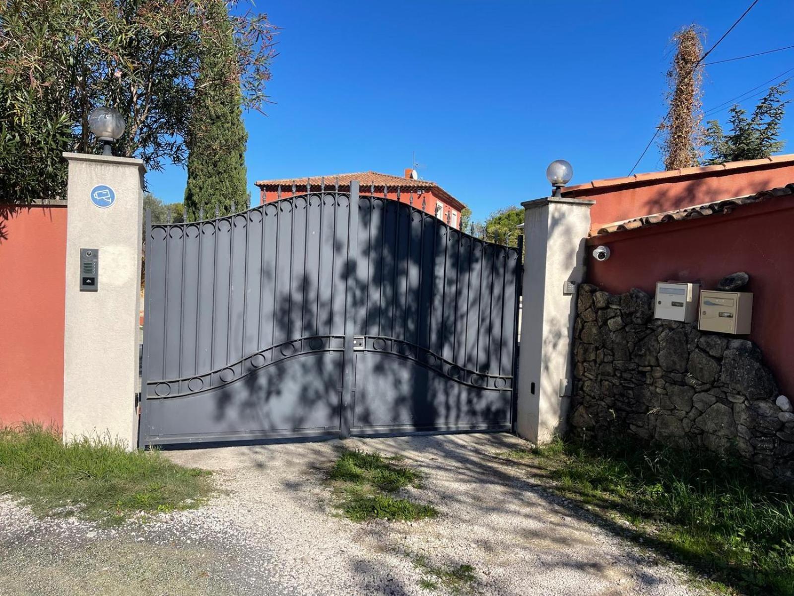 La Casa Bella Aparthotel Gignac-la-Nerthe ภายนอก รูปภาพ